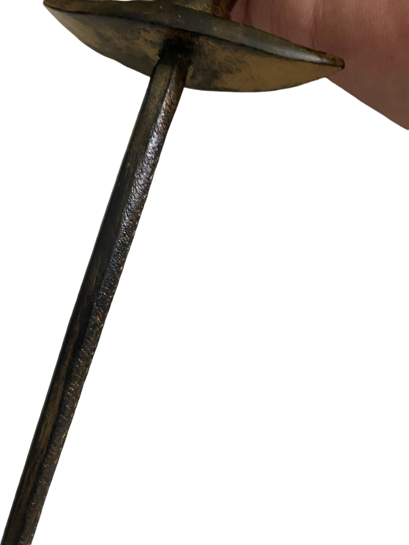 Side profile of The Omen dagger replica